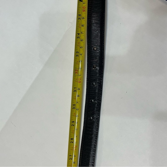 Brighton Ladies Leather Belt with Sleek Design. Pre-owned. Buckle has scratches. - Picture 11 of 11